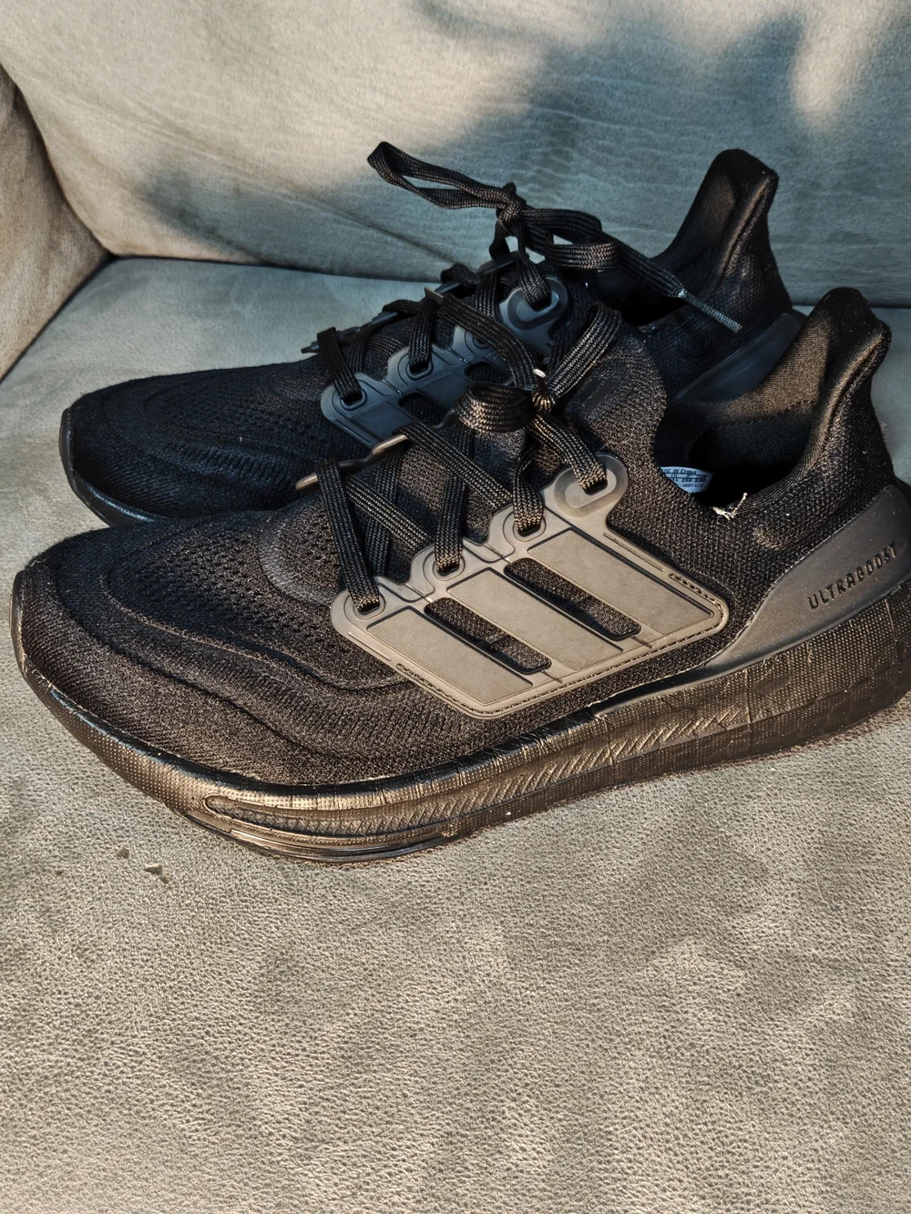 adidas Men’s Black Running Sneakers with Supportive Cage